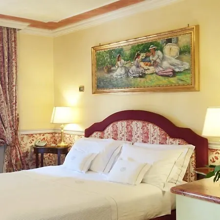 فندق بيتيت بالايس دي كارمه ميلان